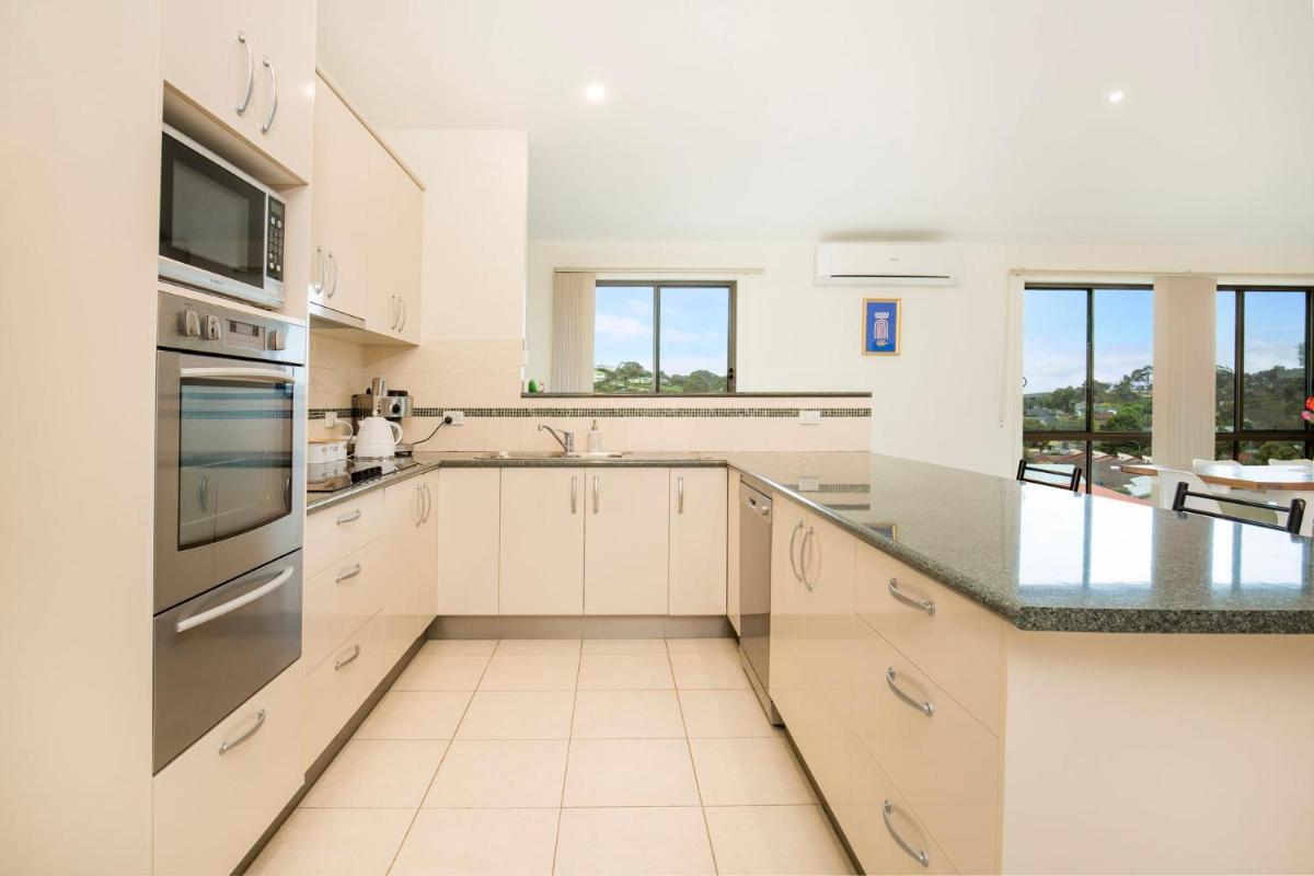 Villa Franco Pet Friendly 10 Mins Walk to Beach - Housity