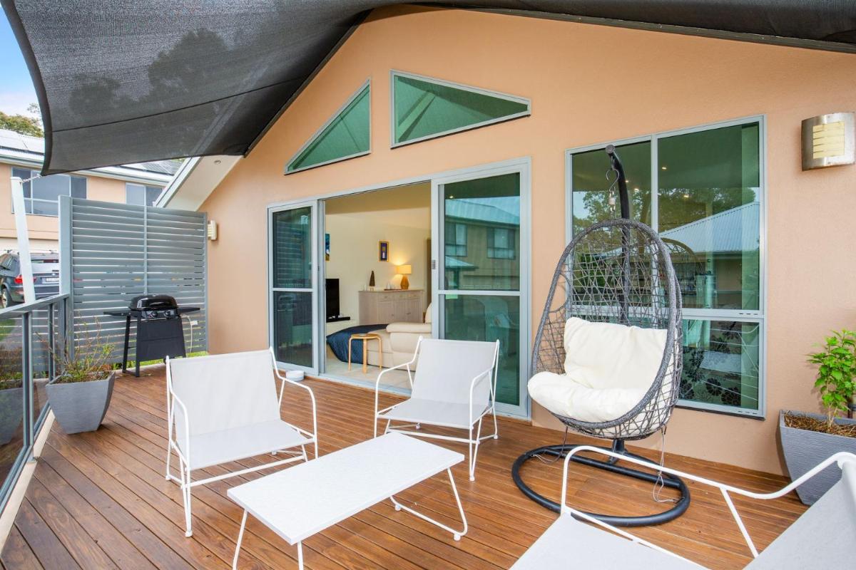 Villa Franco Pet Friendly 10 Mins Walk to Beach - Housity