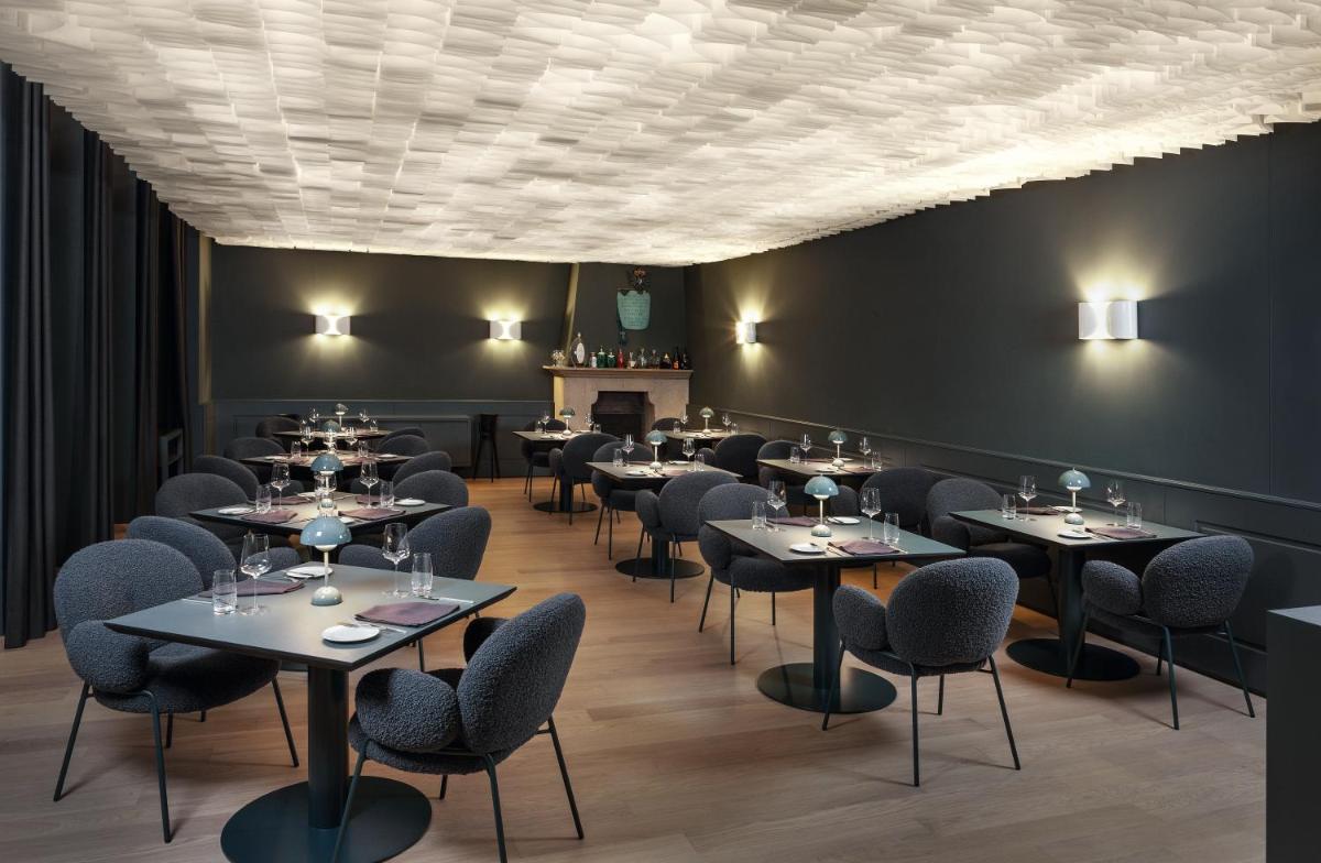 Ein Sitzbereich in der Unterkunft Hotel Maximilian’s