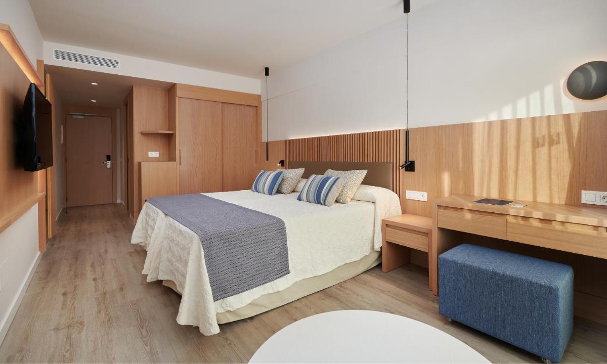 Cama o camas de una habitación en Hipotels Mediterraneo Hotel - Adults Only