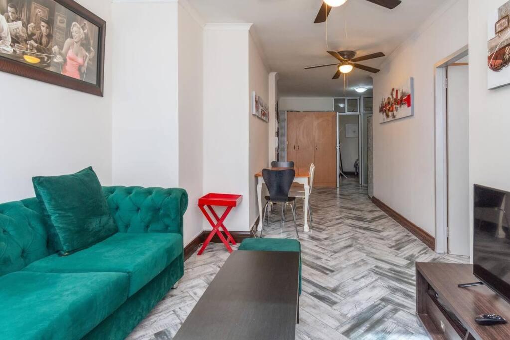 2 Bed Apartment On The Square - Housity