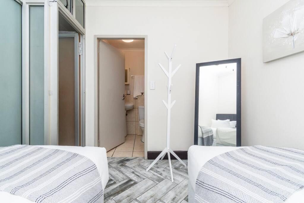 2 Bed Apartment On The Square - Housity
