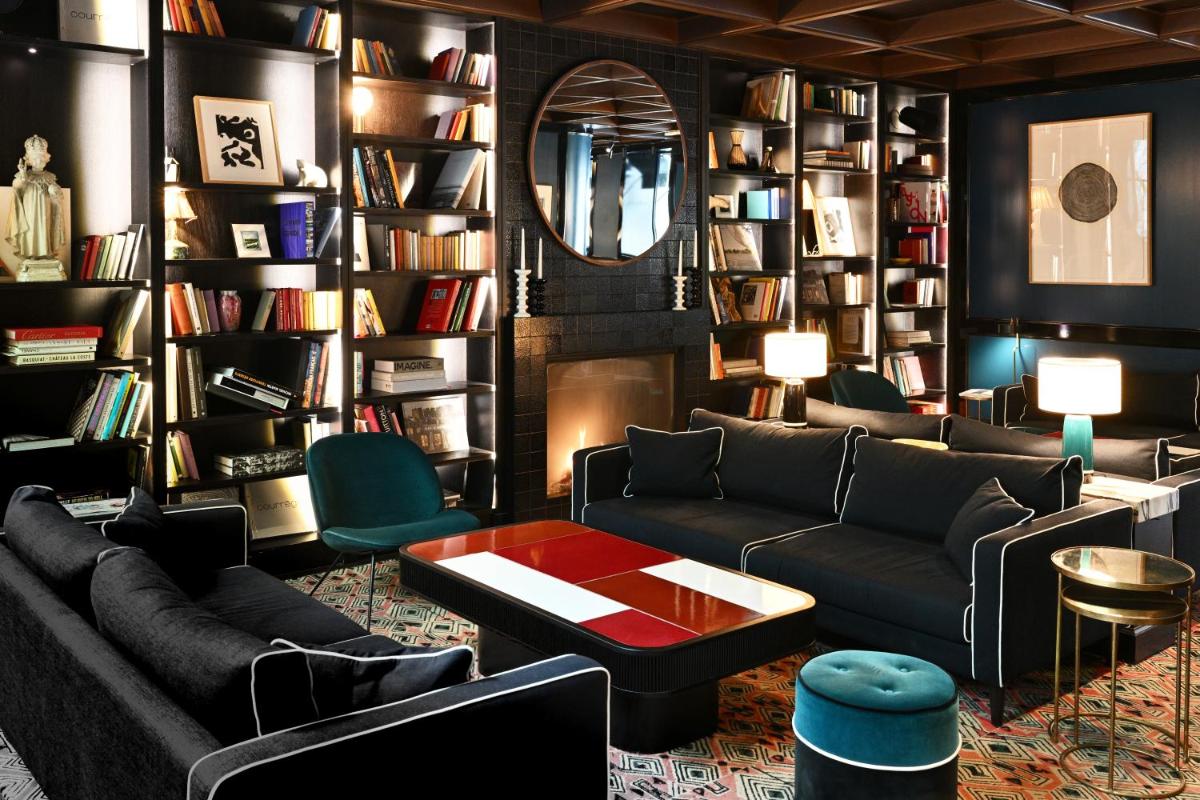 Coin salon dans l'établissement Le Roch Hotel & Spa