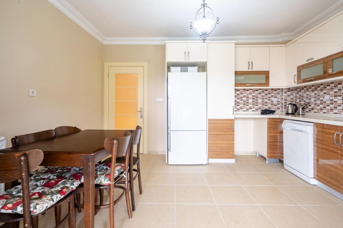 Peaceful Flat with Balcony in Kartepe - Housity