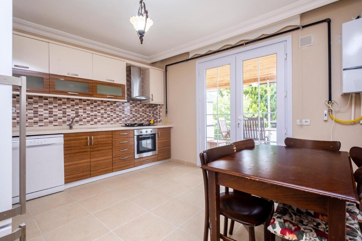 Peaceful Flat with Balcony in Kartepe - Housity