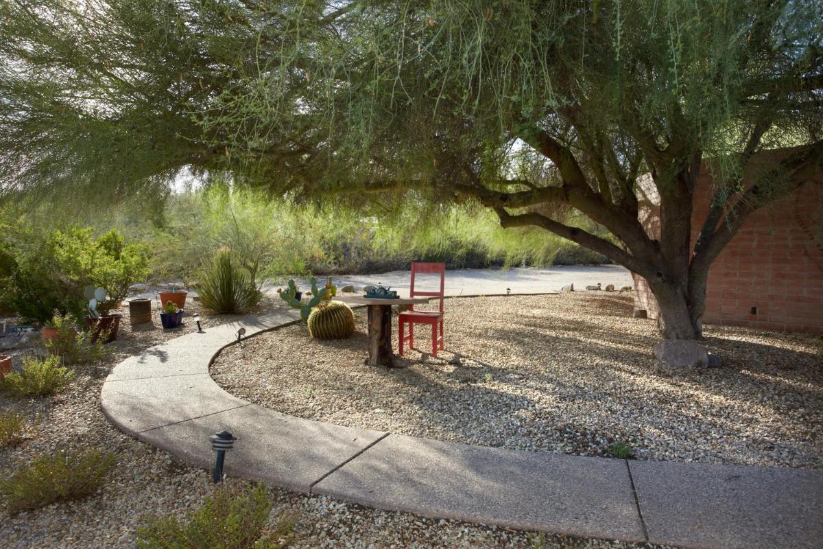 Cactus Cove Bed and Breakfast Inn - Housity