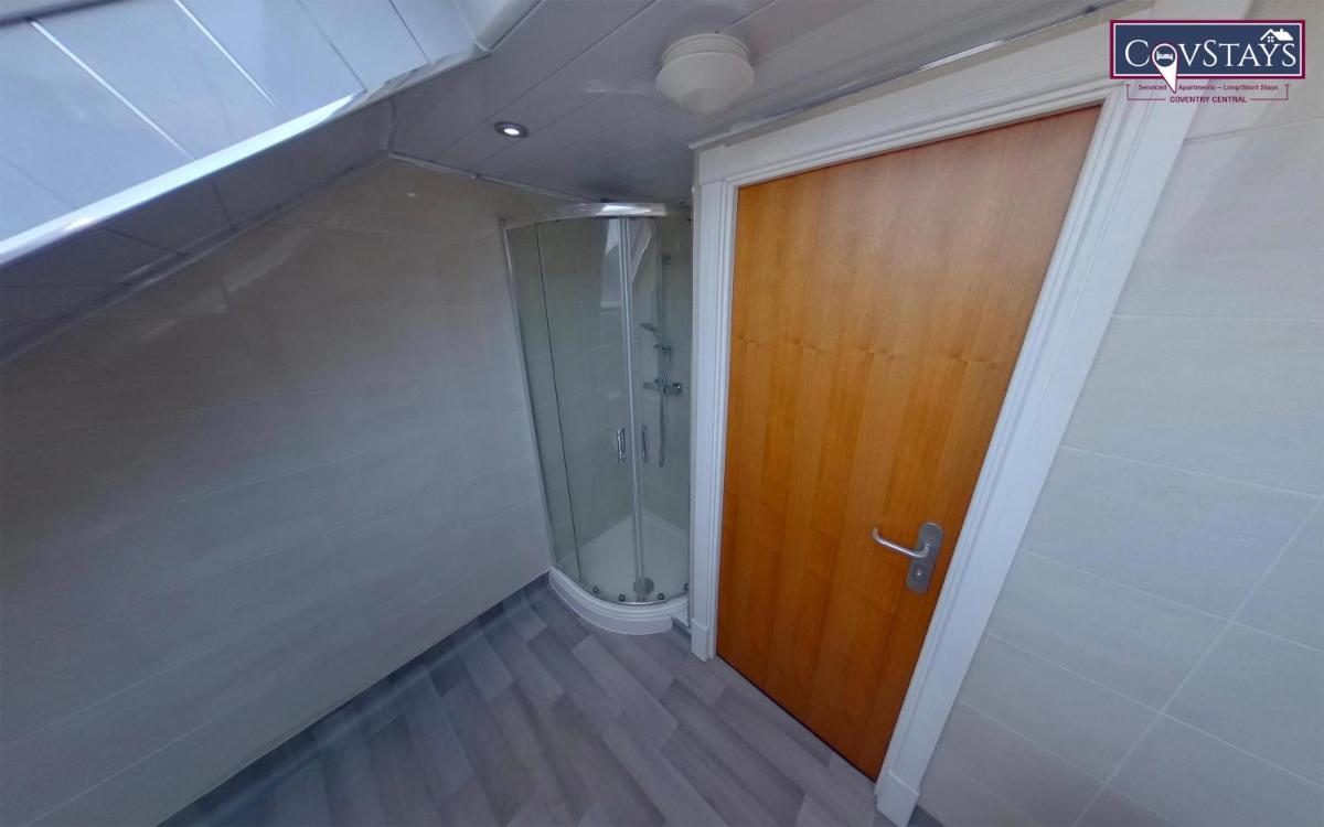 Victoria House - Deluxe Studios in Coventry City Centre, free parking, by COVSTAYS - Housity