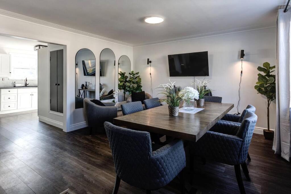 Suitetrails - Stylish 3 Bedroom Home Steps away from Hospital and Lake Ramsey