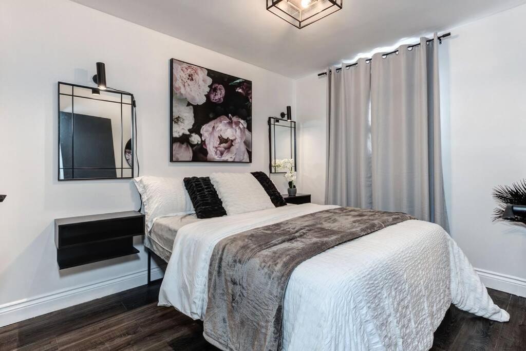 Stylish 3 Bedroom Home Steps away from Hospital and Lake Ramsey - Housity