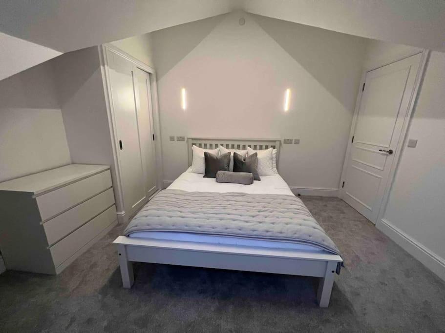 New Apartment, 10 mins from Principality Stadium - Housity