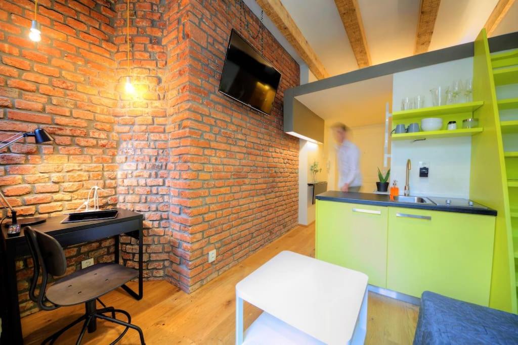 Central studio - Anděl - Housity