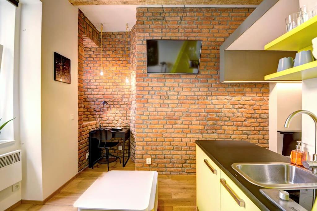 Central studio - Anděl - Housity