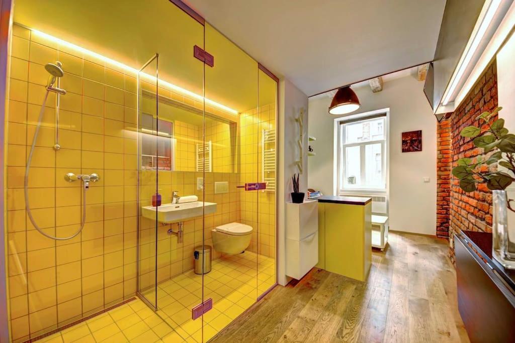 Central studio - Anděl - Housity