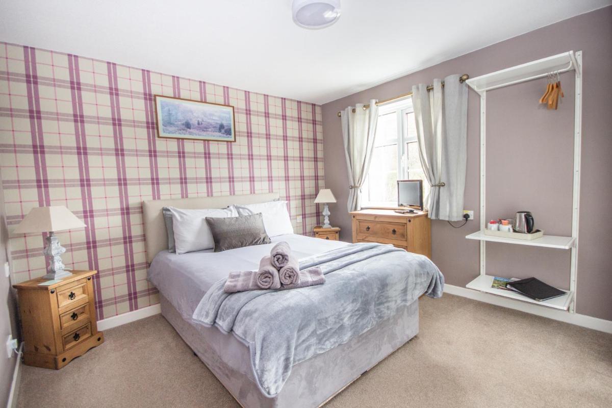 Horse and Hound Country Inn - Housity