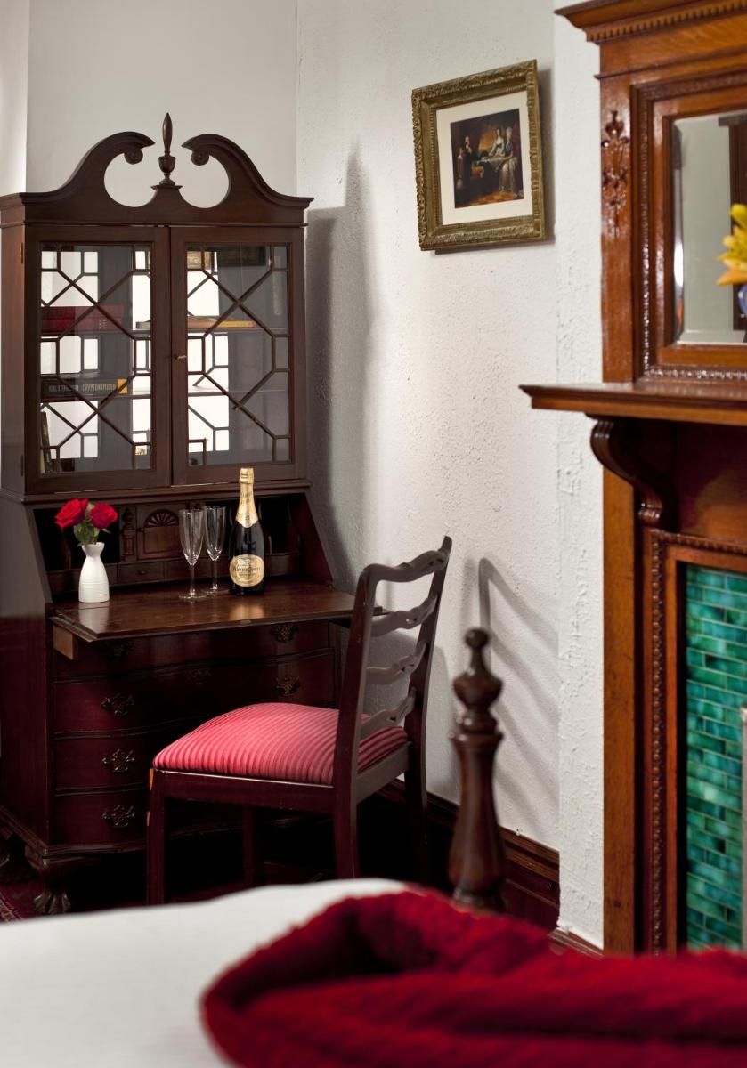 American Guest House - Housity