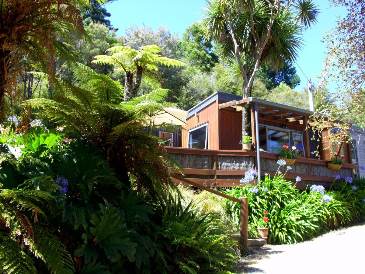 Cabbage Tree Chalet - Housity