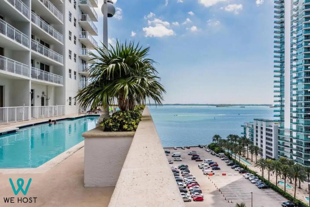 We Host - Stylish Apt at Brickell with Pool - Housity