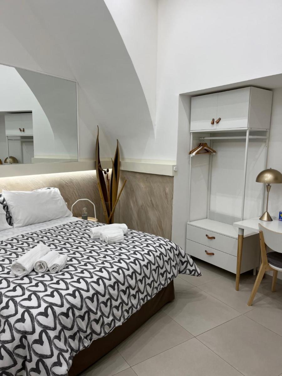 Home Catania Dante Accommodations - Housity