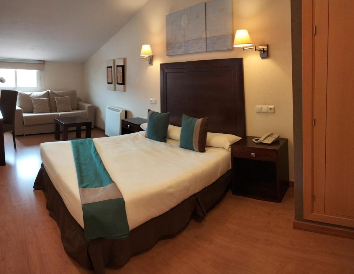 Cama o camas de una habitación en Hotel & Spa PLAZA Arriate