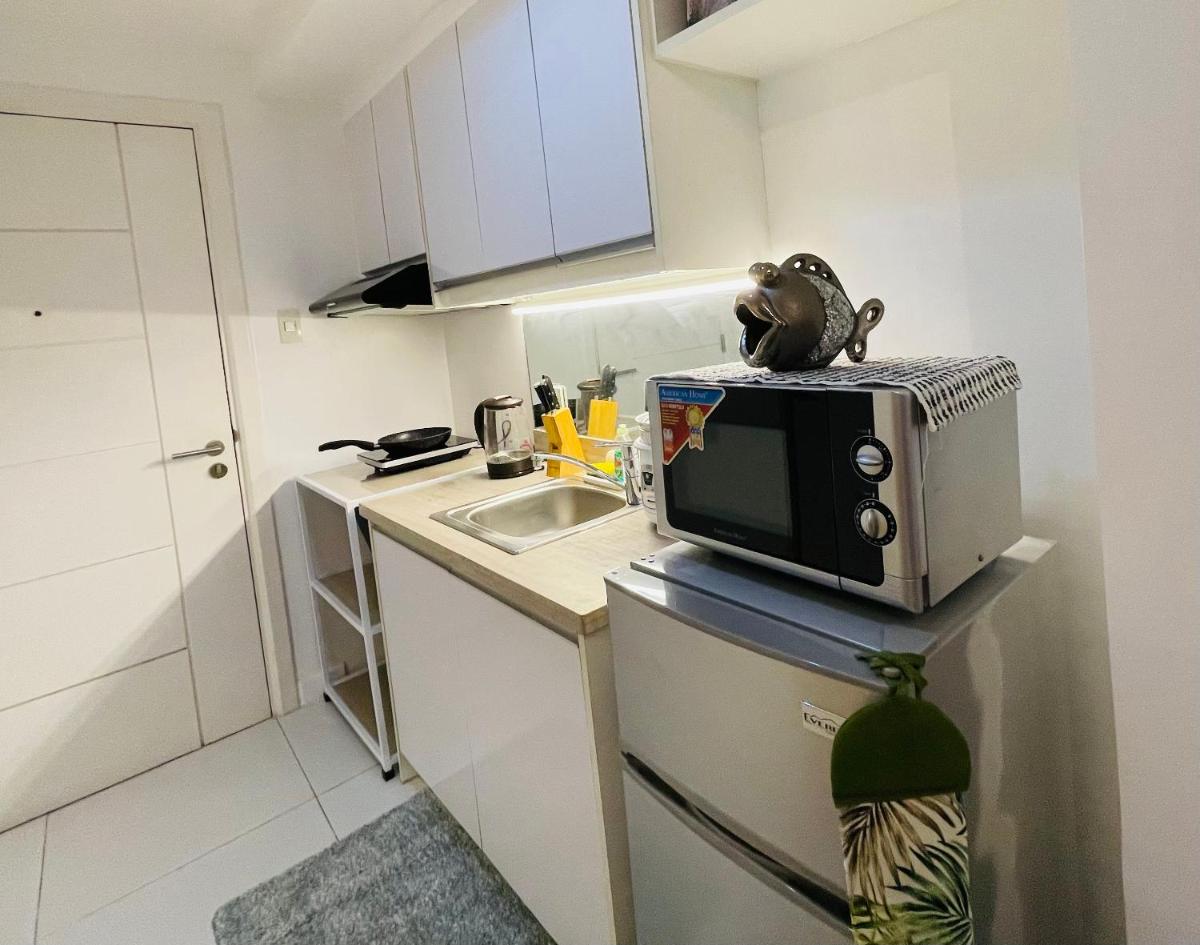 Super Cozy KL Greenbelt Makati 100mbps - Housity
