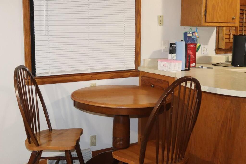 Spacious 4-bedroom home in quiet neighborhood - Housity