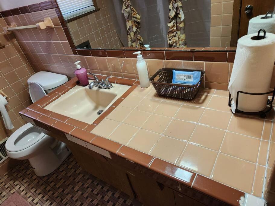 Spacious 4-bedroom home in quiet neighborhood - Housity