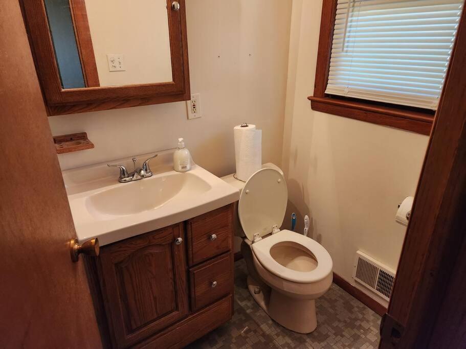 Spacious 4-bedroom home in quiet neighborhood - Housity