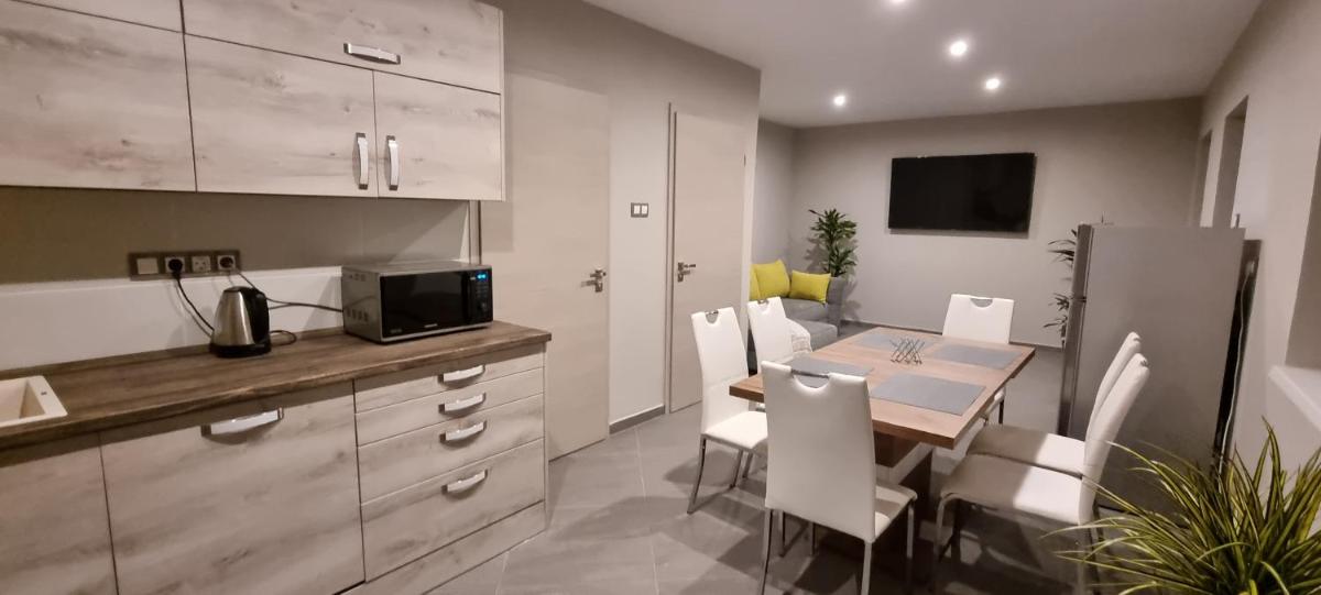 Hős-Ceglédi Vendégház Miskolc -Önálló otthon, mely csak az Önöké - Housity