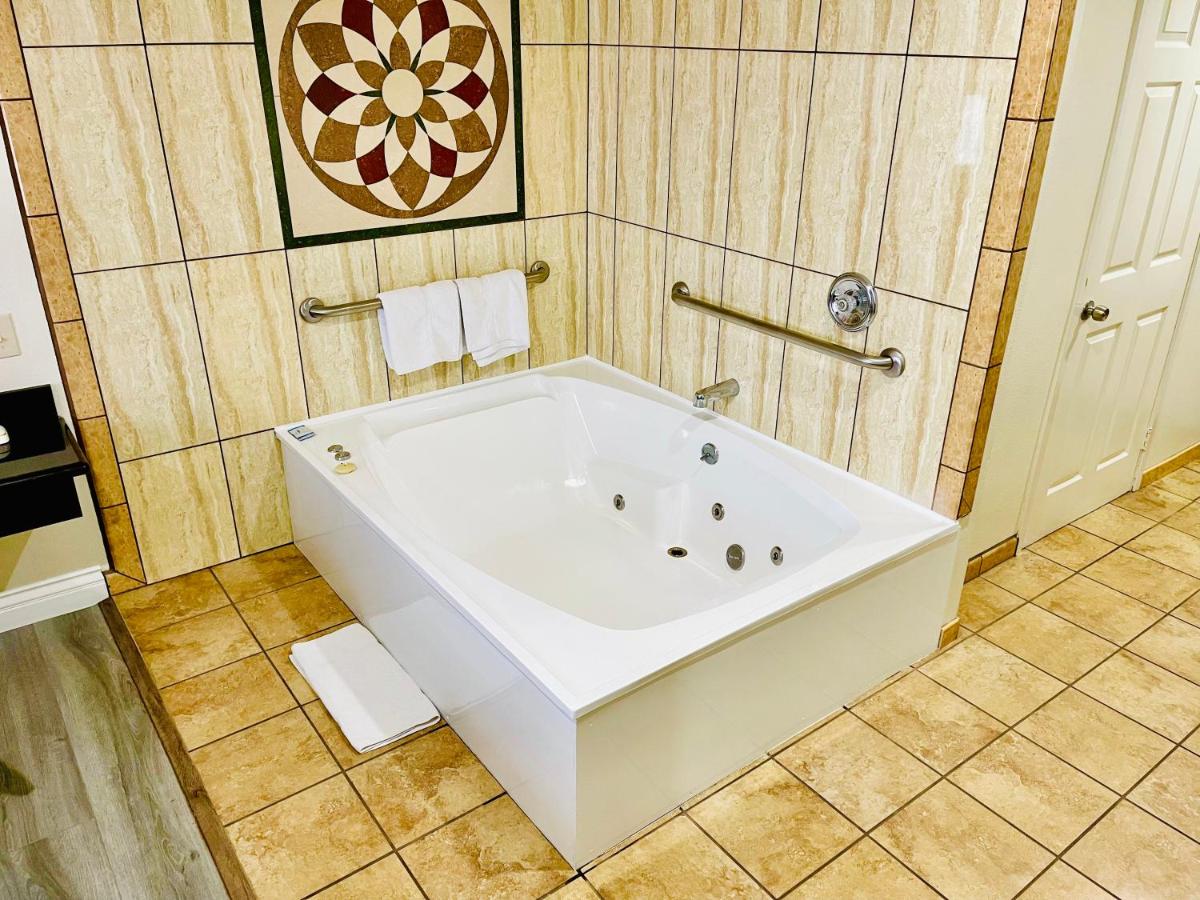 Rodeway Inn - Housity