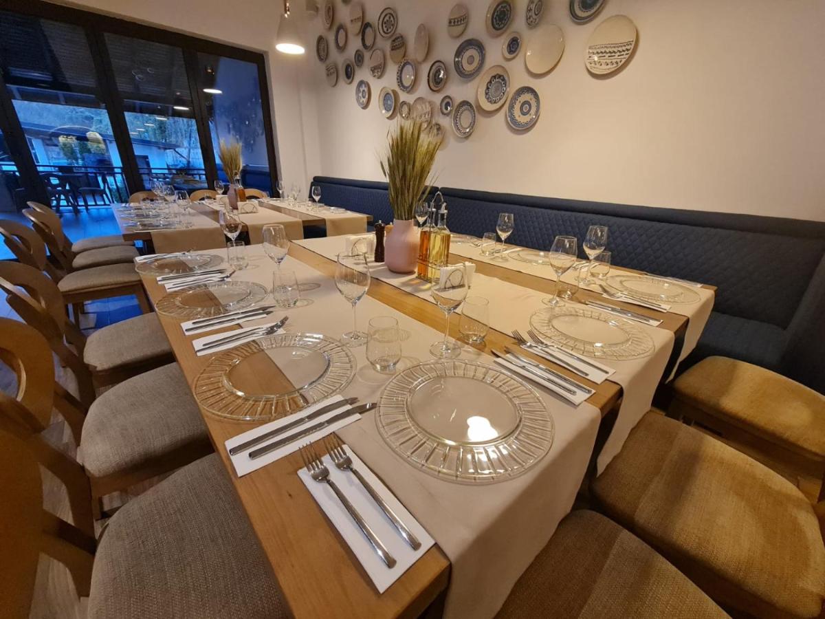 Hanul cu Sălcii - Housity