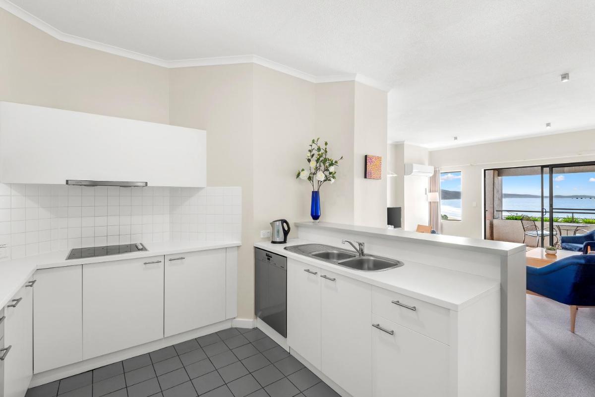 Lorne beach views at the cumberland - Housity