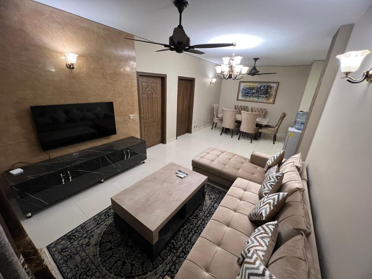 Suitetrails - AQZ Super Deluxe three bedroom apartment with Terrace