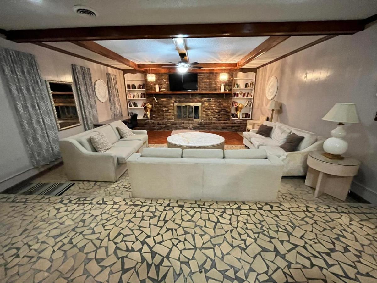Chic Very Large Home Near Downtown Beale Street - Housity