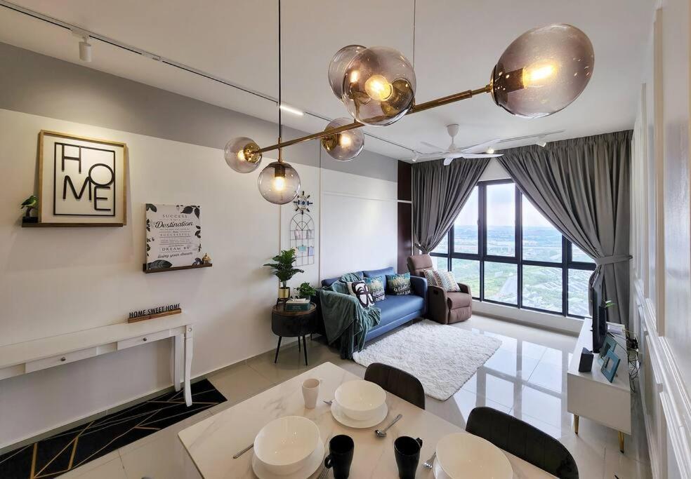 Suitetrails - 1-7px Klang Bayuemas Staycation Family Lovely Stay Netflix