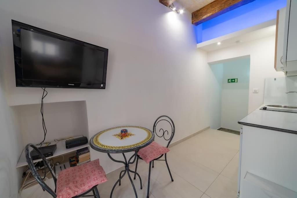 JBO- Joette's Bliss Oasis - Housity
