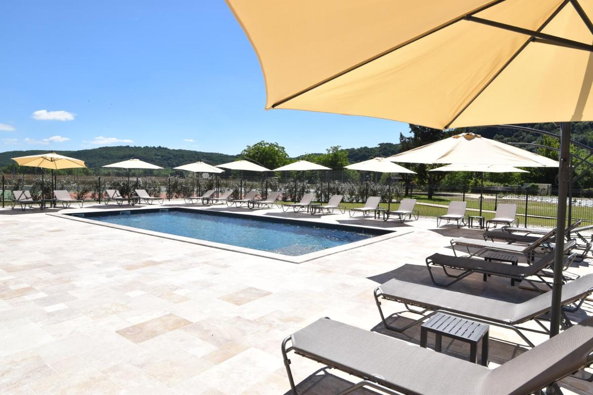 Piscine de l'établissement Hotel Le Perigord ou située à proximité