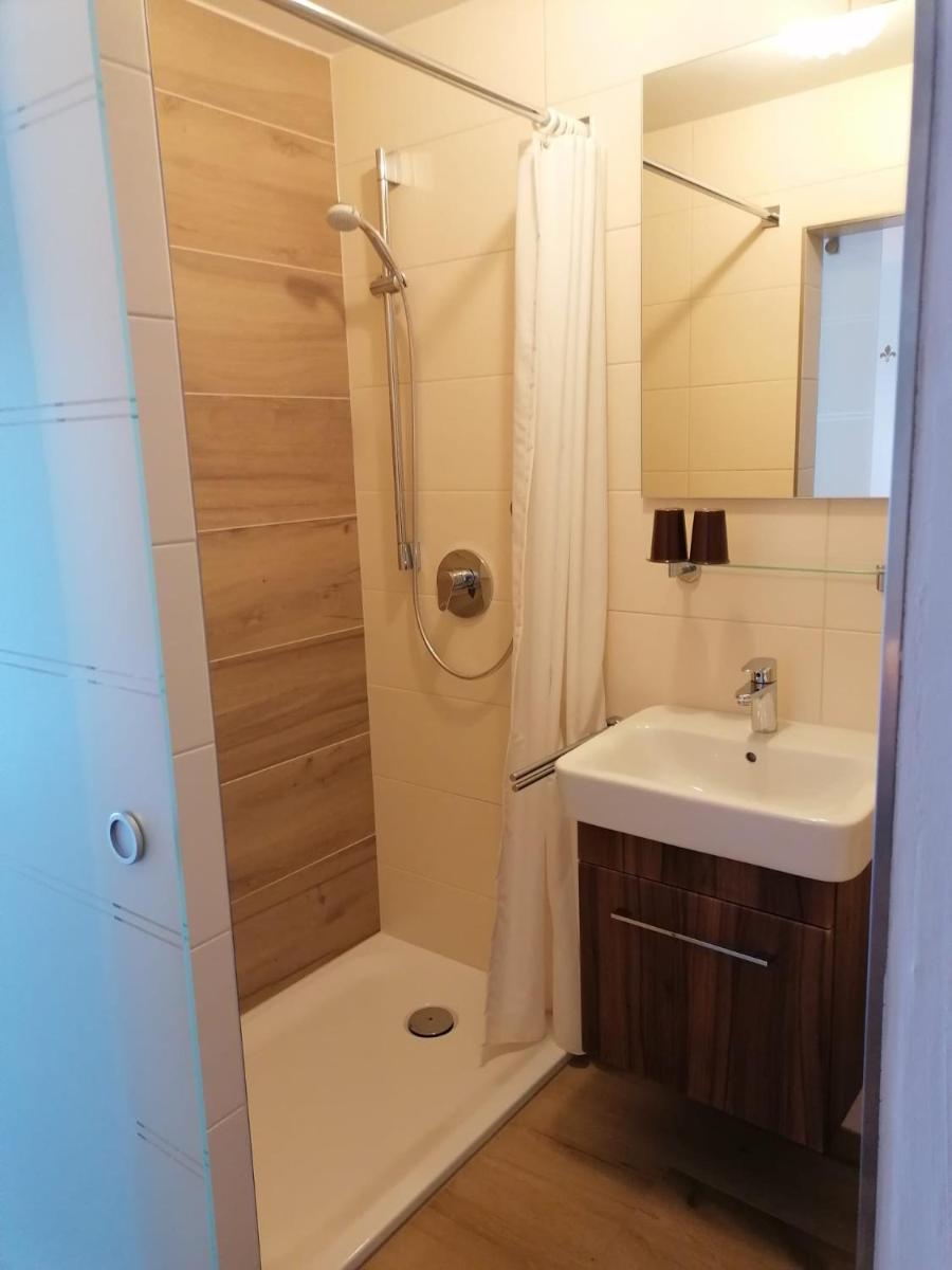 Pension Ambros - Housity
