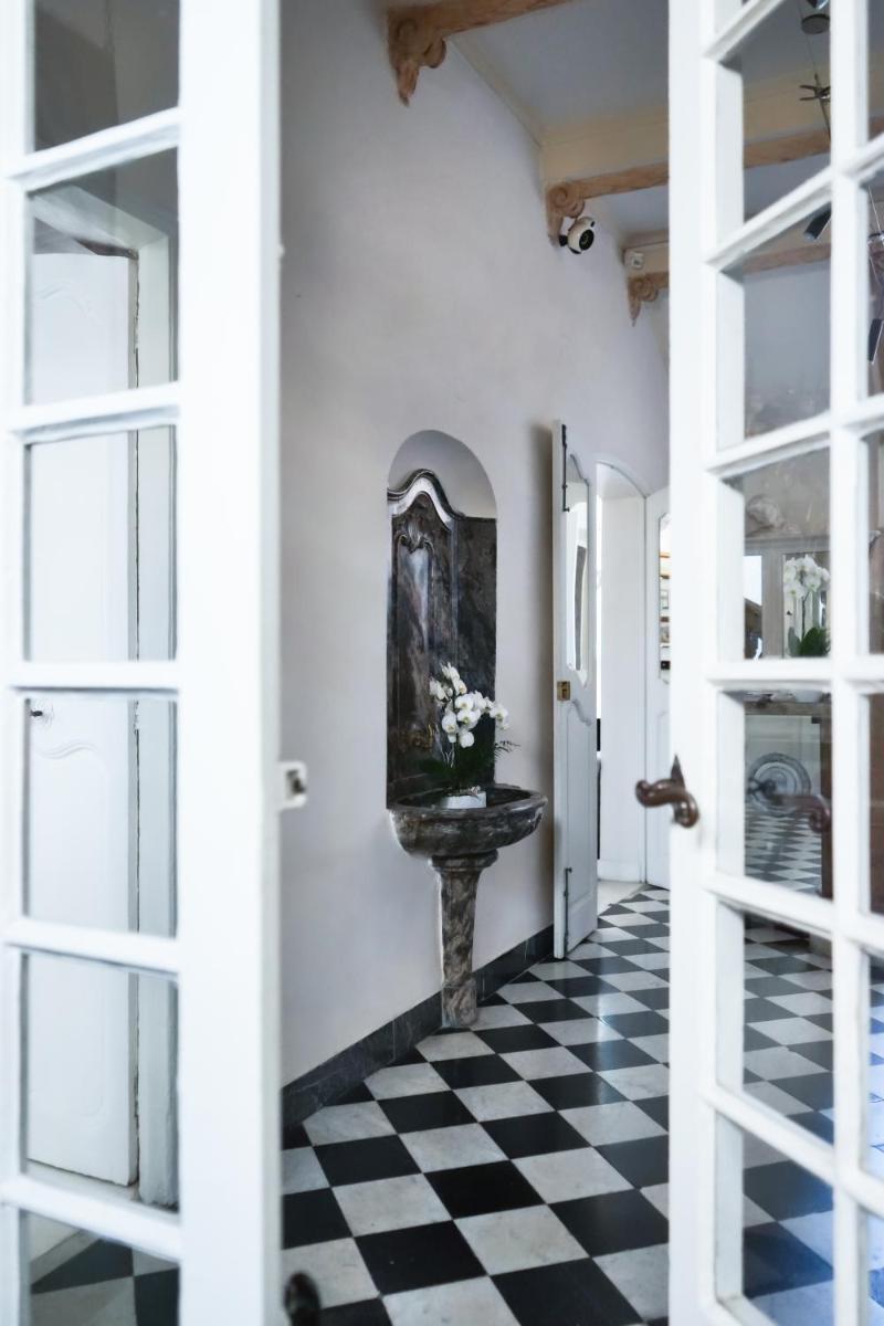 Photo de la galerie de l'établissement Hôtel Particulier Le 28 - Spa & Art Luxury Design by Alain Ducasse, à Aix-en-Provence