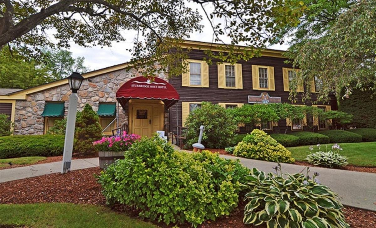 Sturbridge Host Hotel And Conference Center - Housity
