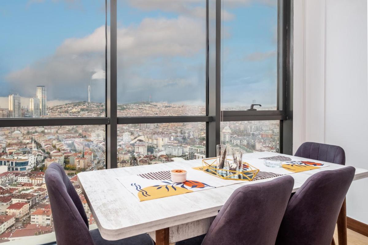 Charming Flat with City View in Atasehir - Housity