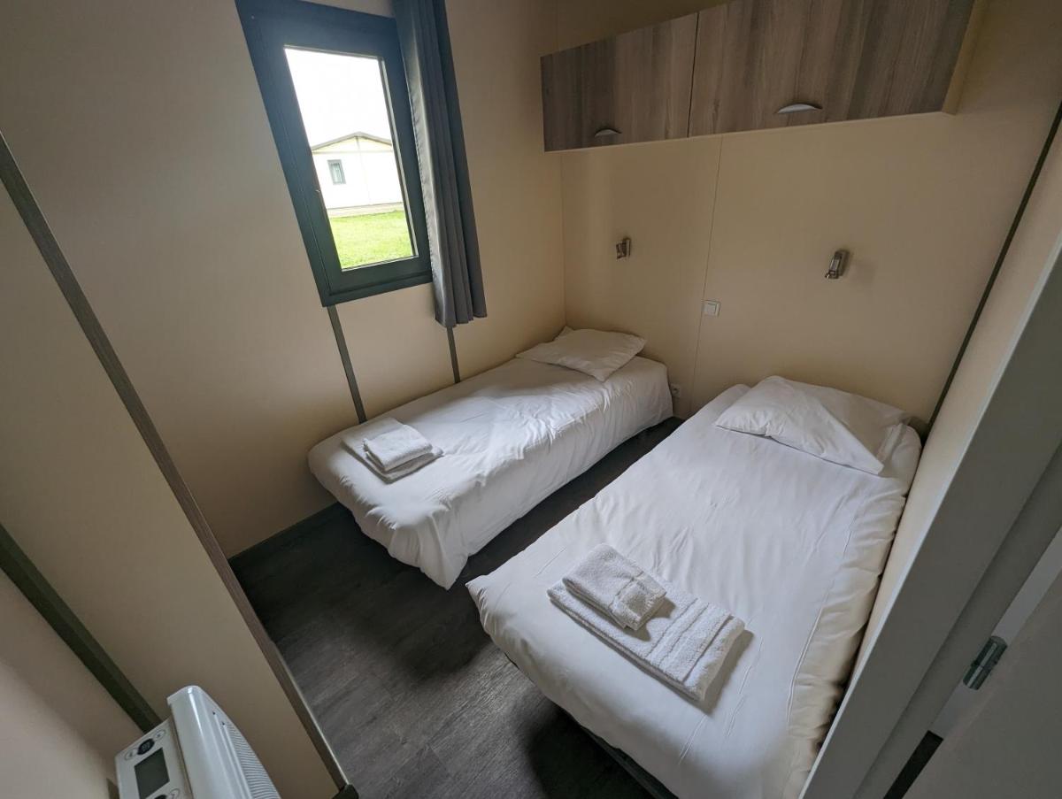 Un ou plusieurs lits dans un hébergement de l'établissement Lodge Hôtel & Spa Les Voiles du Grand Large