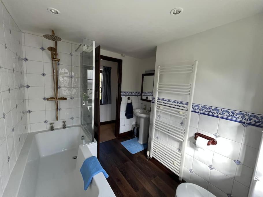 Honeysuckle Cottage, Mickleton - Housity