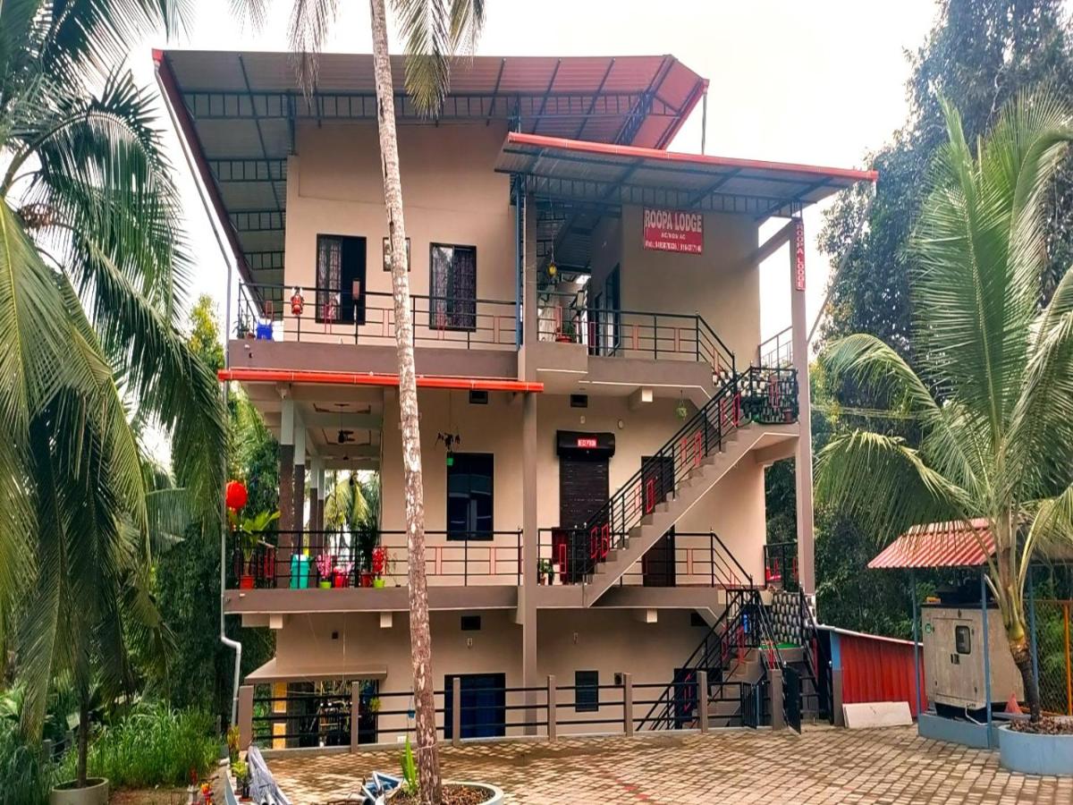 STAYMAKER Roopa Lodge - Housity