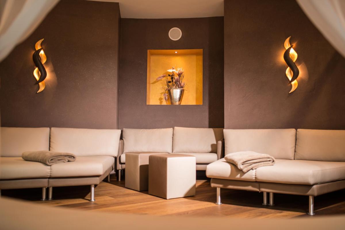 Ein Sitzbereich in der Unterkunft Göbels Schlosshotel "Prinz von Hessen" Ein Sitzbereich in der Unterkunft Göbels Schlosshotel "Prinz von Hessen"