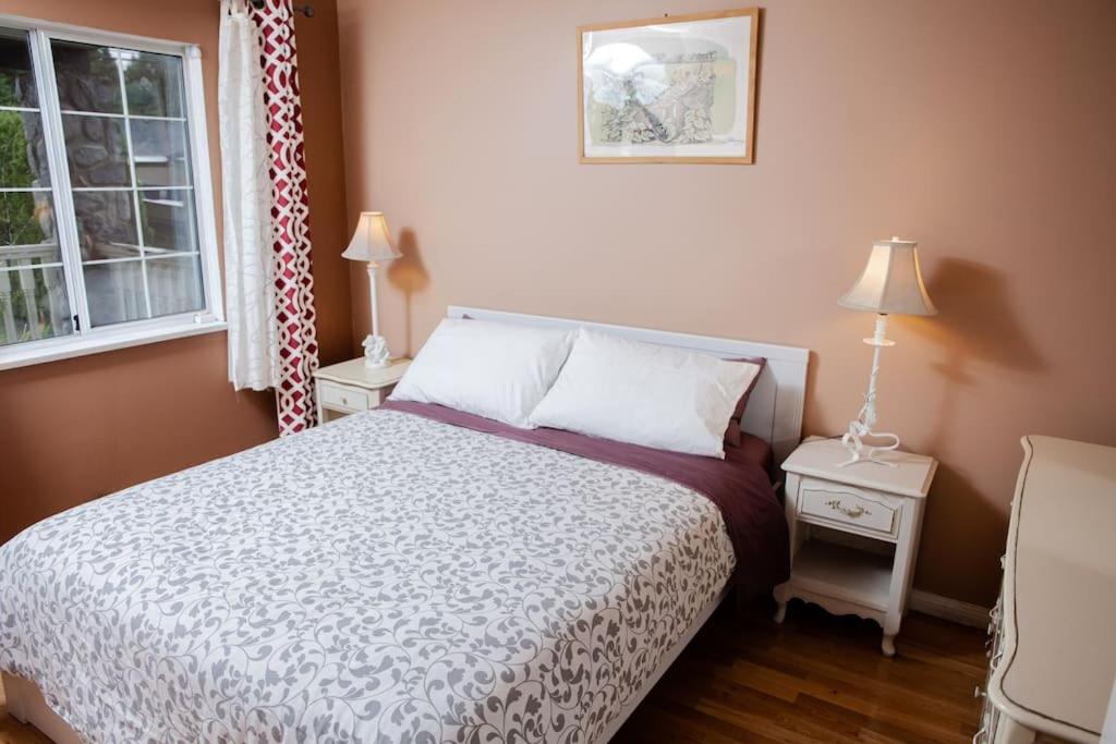 Cozy and Cute Cottage Suite in Mission - Housity
