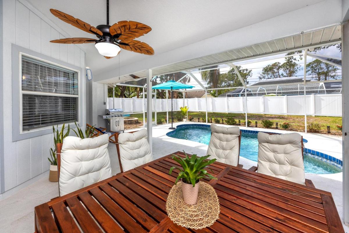 14 Bright Spacious 4 Bedroom Home with a Heated Pool - Housity