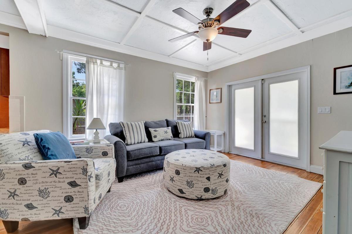 The Sea Turtle Beach House - Housity