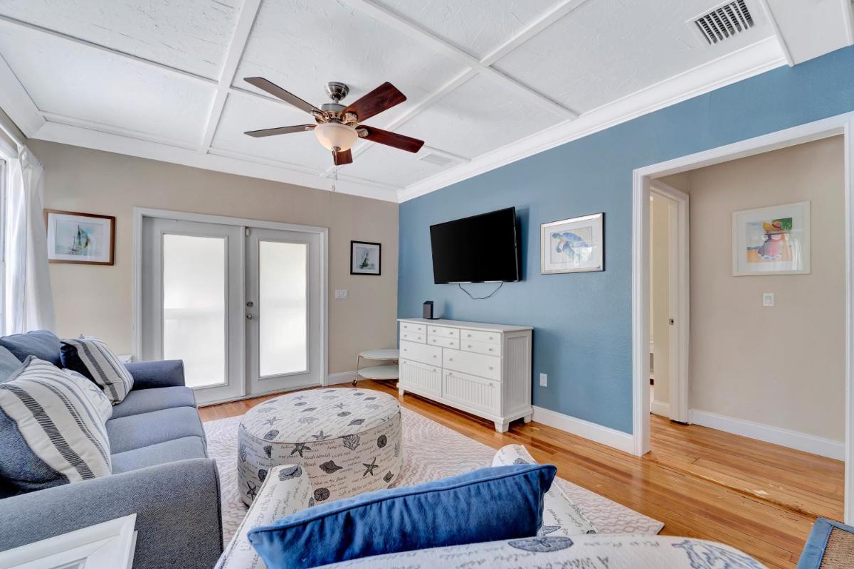 The Sea Turtle Beach House - Housity