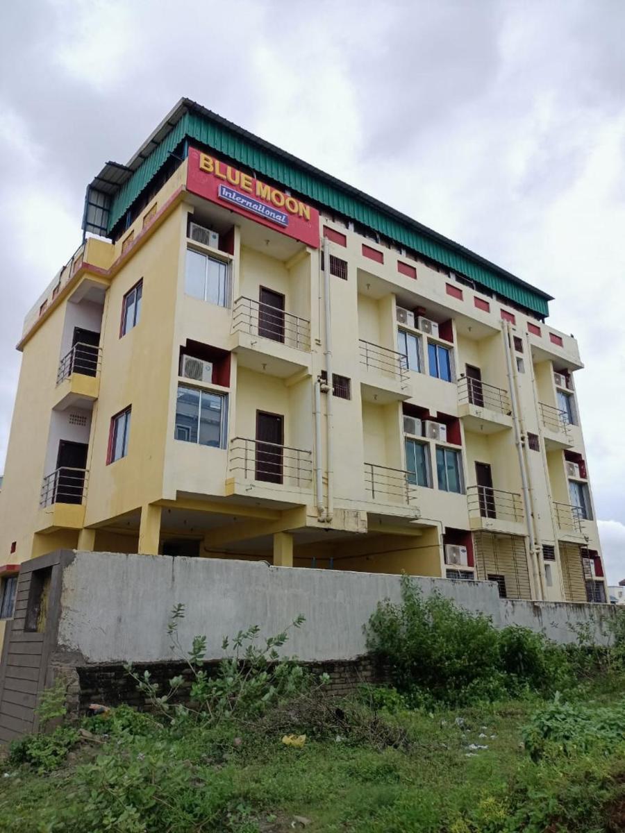 BLUE MOON INTERNATIONAL - Housity