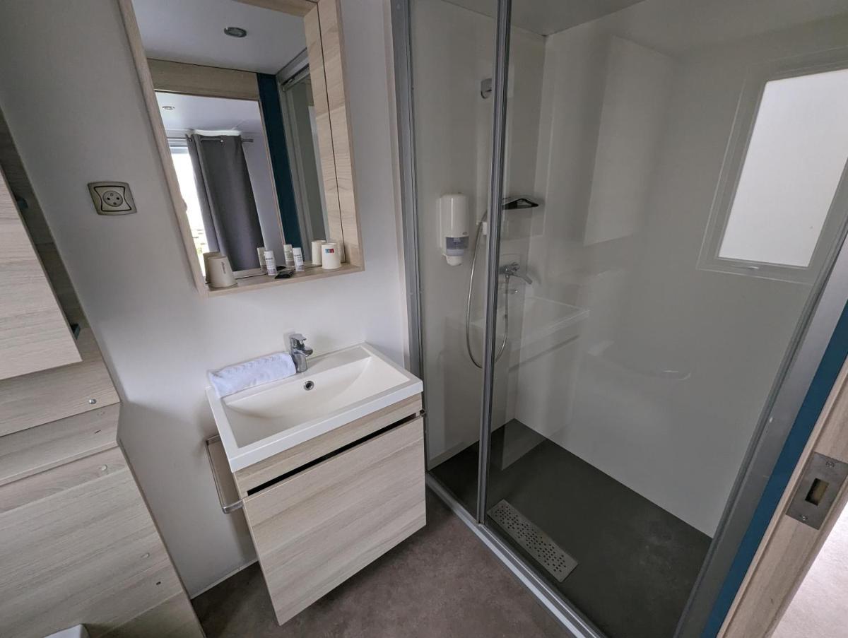 Salle de bains dans l'établissement Lodge Hôtel & Spa Les Voiles du Grand Large